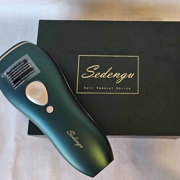 NEW IPL Hair Removal Device - Picture 1 of 3